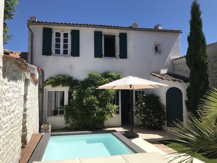 Grande Maison De Caractère Au Centre De La Flotte - La Flotte