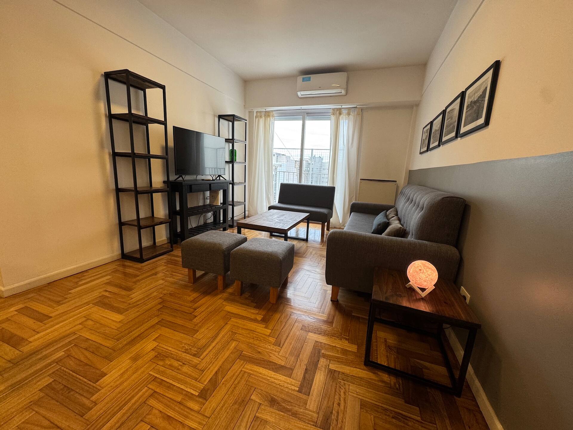 Two-bedroom apartment in Recoleta