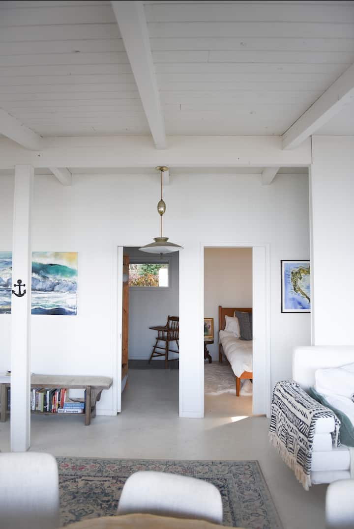 Island Beach House - Oak Harbor, WA