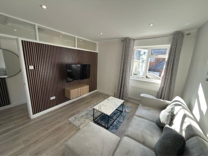Axion Property's - Swindon