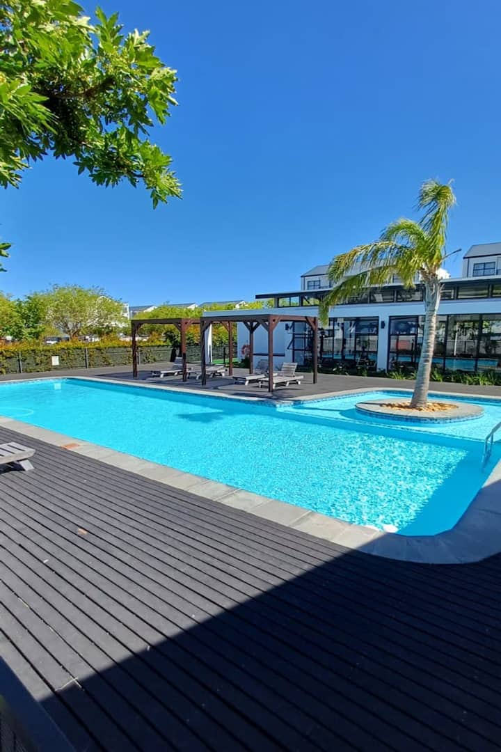 Sandown Vista – Table Mountain Views - Parklands