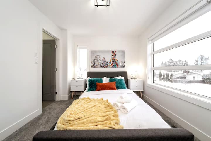 Udobnost u najboljem izdanju, dodatni prekrivač za slučaj da se želite ugodno smjestiti na krevet tijekom poslijepodneva za laganu drijemanje.