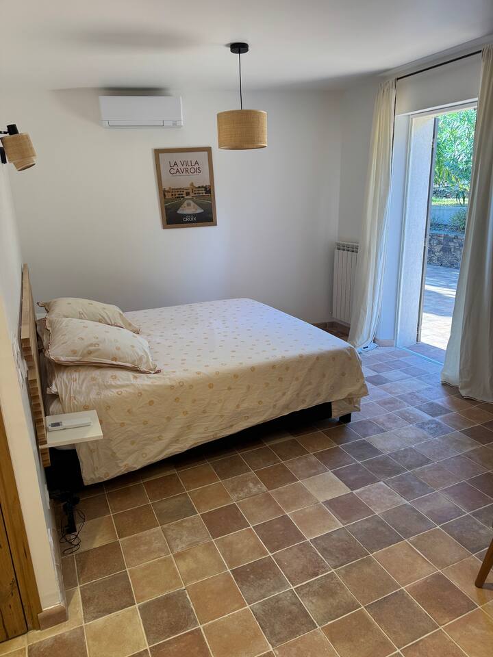 rdc chambre 1 ,dressing et sdb 