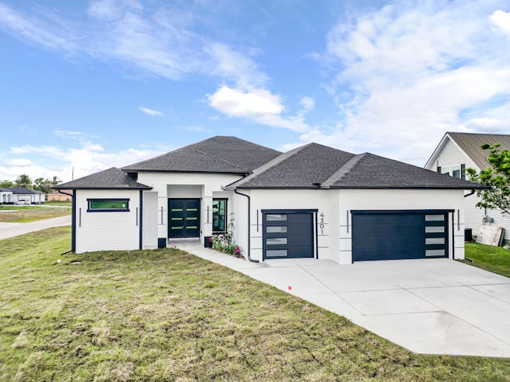 20% Off | Modern New Home 4br Lehigh Acres - Lehigh Acres, FL
