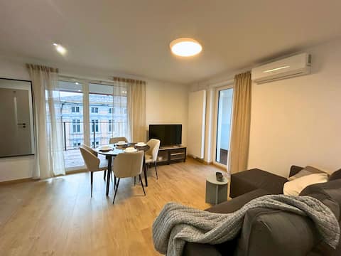 Top Airbnb: Stylish Apartment by the Market Square | Terrace and Parking in śląskie