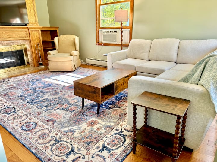 Pool Retreat Walking Distance To Colgate - Hamilton, NY