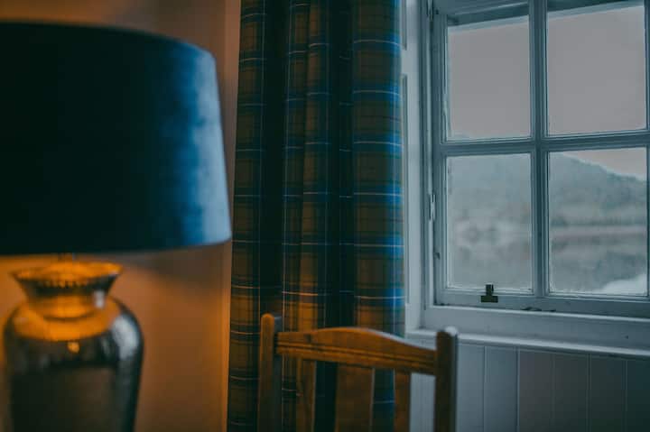 Historic 3 Bed, Lochside, Log Burner, Views, Bath - Lochgoilhead