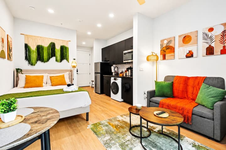 Bishop Arts Getaway | Yoga, Gym & Entertainment - Dallas, TX