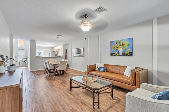 Beautifully Maintained Townhome In Gleannloch - Tomball, TX