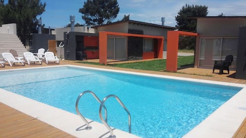 Beautiful 3-bedroom cabin with pool in Las Gaviotas
