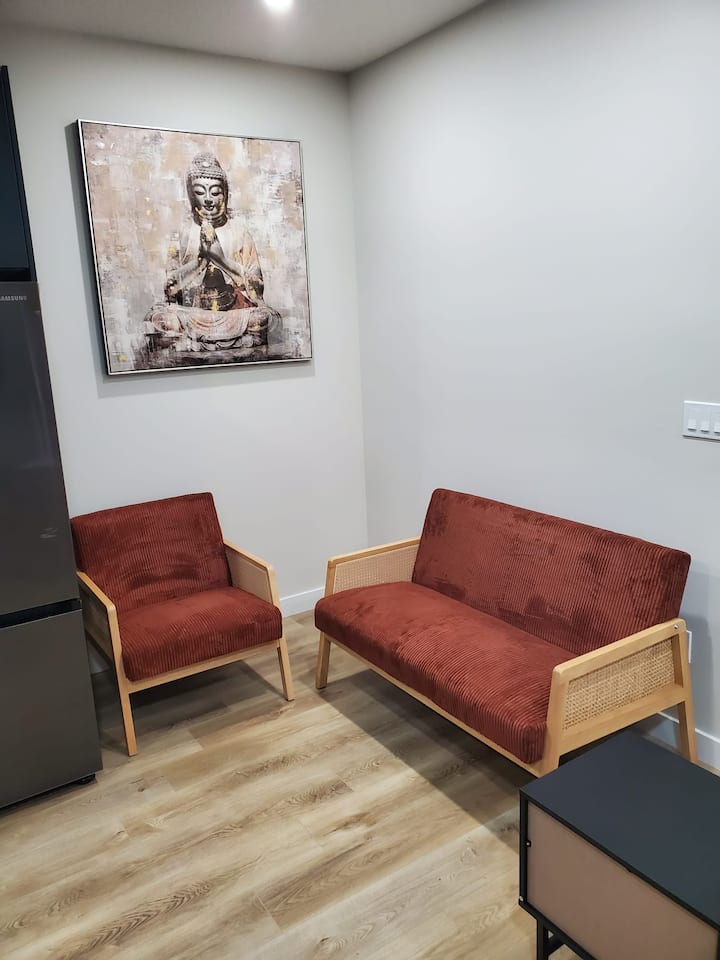 Cozy 2br Suite | Private Entry - Chestermere