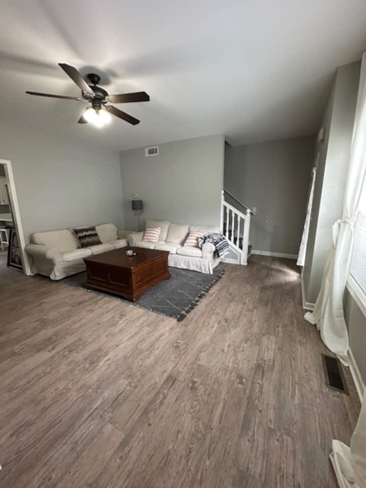 Entire Home: Spacious Home - Canton, GA