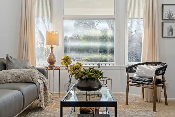Fully Furnished Tacoma Home | 30+ Day Stay - Tacoma