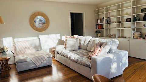 Top performing Airbnb: Beachcombers at Cott-Beach- Parking- Fireplace in Cottesloe