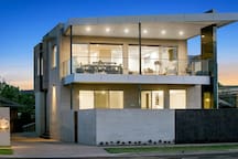 Mornington Esplanade Beachfront & Spa *