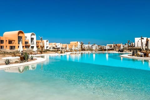 Elegant 2BR in Kamaran | Dual Masters + Pool View — El Gouna