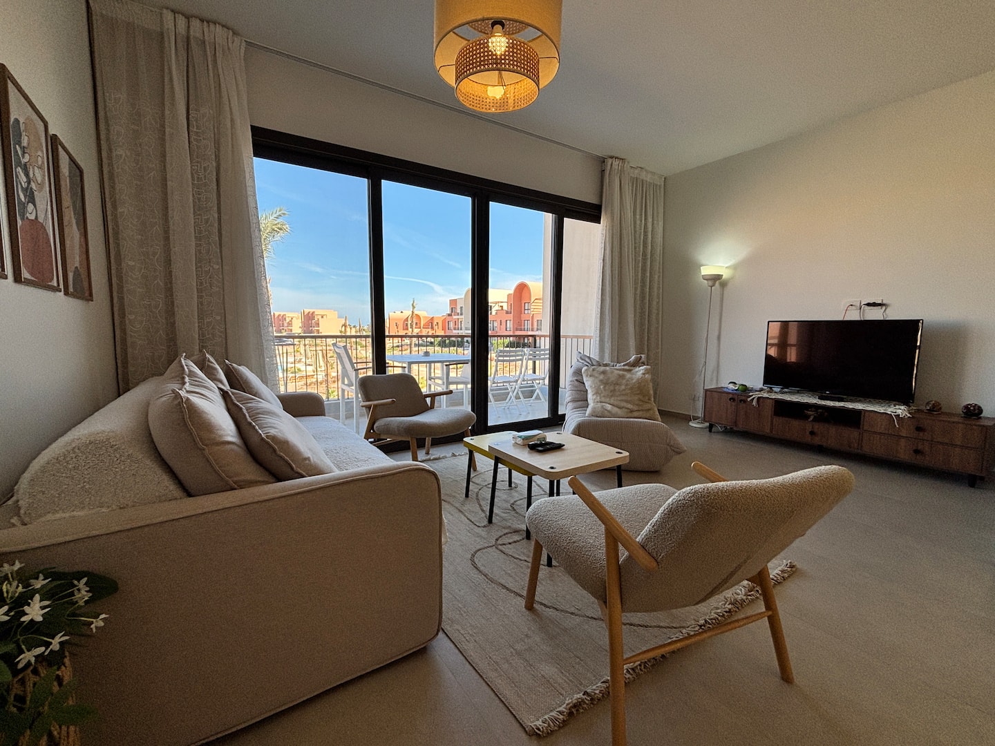 Kamaran 1BR Brand New, Pool view & Access — El Gouna