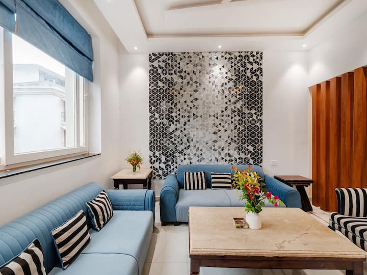 • Stylish Modern Living Room with Elegant Blue Sofa Seating
• Contemporary Interior Design with Artistic Wall Décor
• Bright & Cozy Lounge Space with Premium Furnishings
• Perfect Setting for Relaxation, Conversations & Comfortable Living