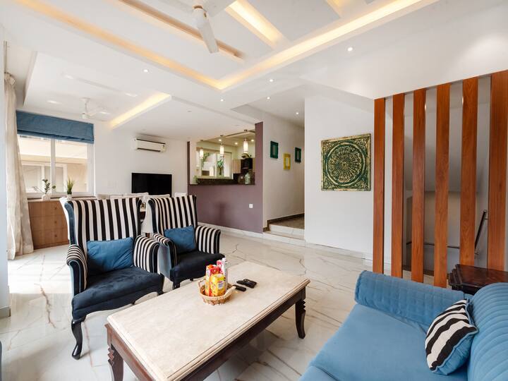 Living room image 7