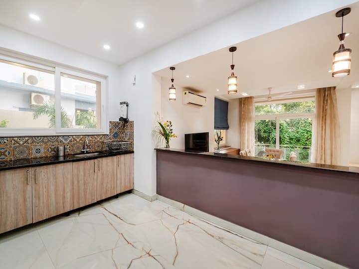 Full kitchen image 2