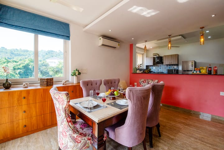 Dining area image 2