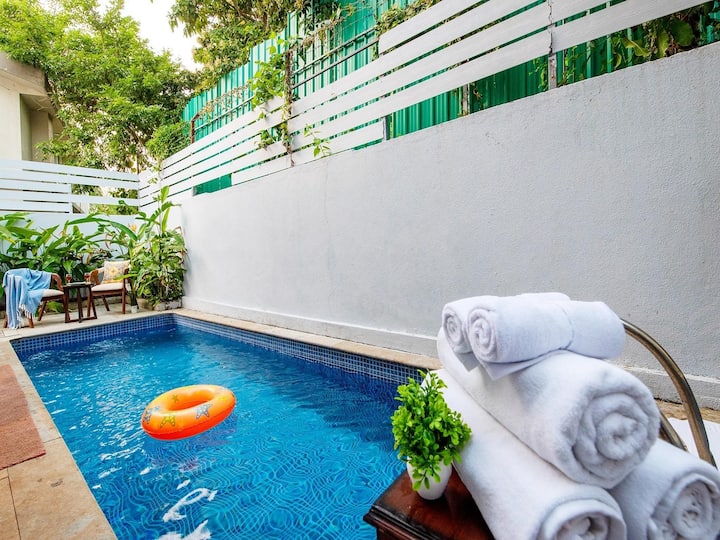 Holiday Home Swimming Pool