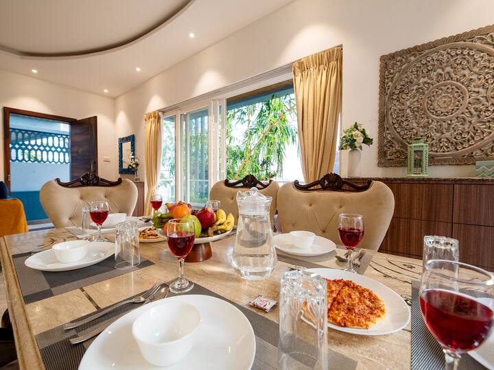 Dining area image 4