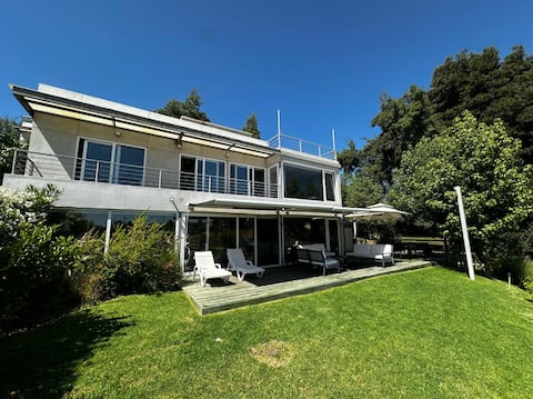Top Airbnb: Wonderful lakefront house! in Las Cabras