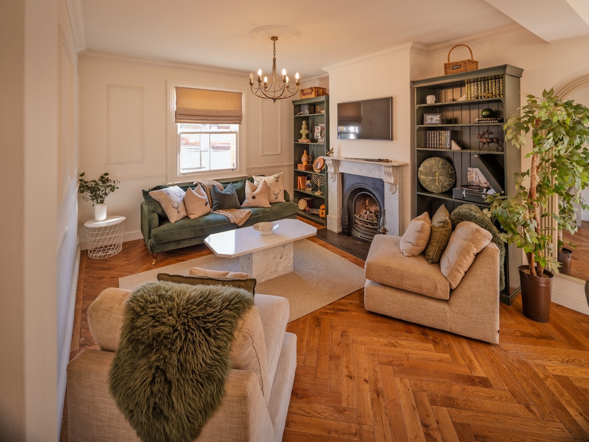 Top performing Airbnb: A Victorian Escape with Hot Tub - Cozy & Spacious in Central Bedfordshire
