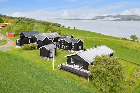 Idyllic home by the sea in Indre Fosen