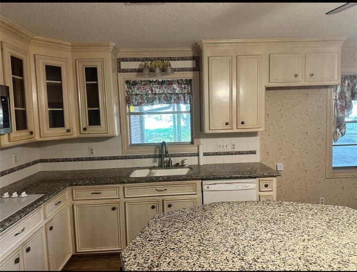 Two Bed Room Nice Yard - Pasadena, TX