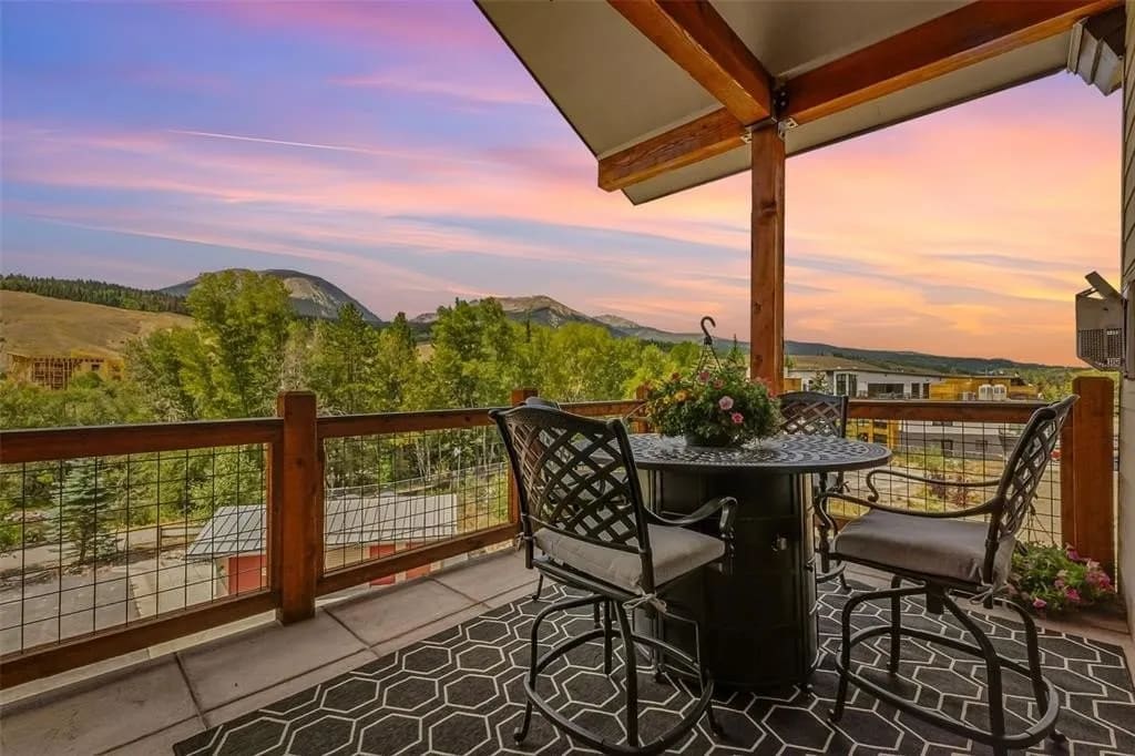 Riverfront Penthouse Retreat - Houses for Rent in Silverthorne ...