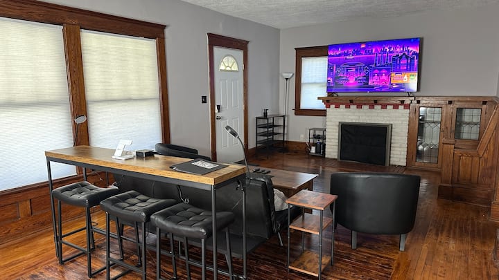 All King Beds, Bbq, Gym, Laundry, 65" Tvs, Parks 4 - Akron Zoo, Akron