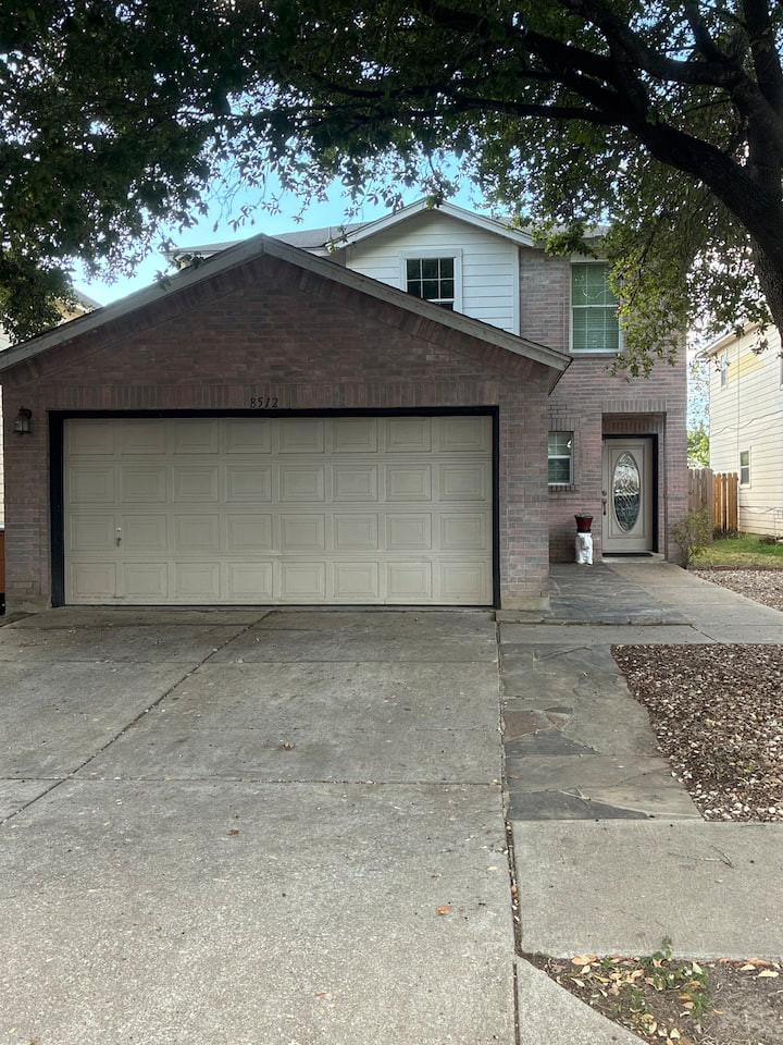 Full House Near Cota, Dt Austin & Buda - Austin