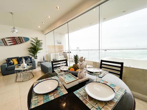Beachfront Playa Señoritas / Pool & Terrace