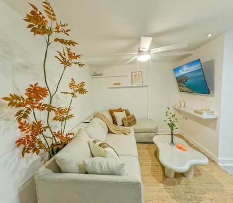 Top performing Airbnb: Private Entry w Private Bed&Bath in Bedford Stuyvesant (East)