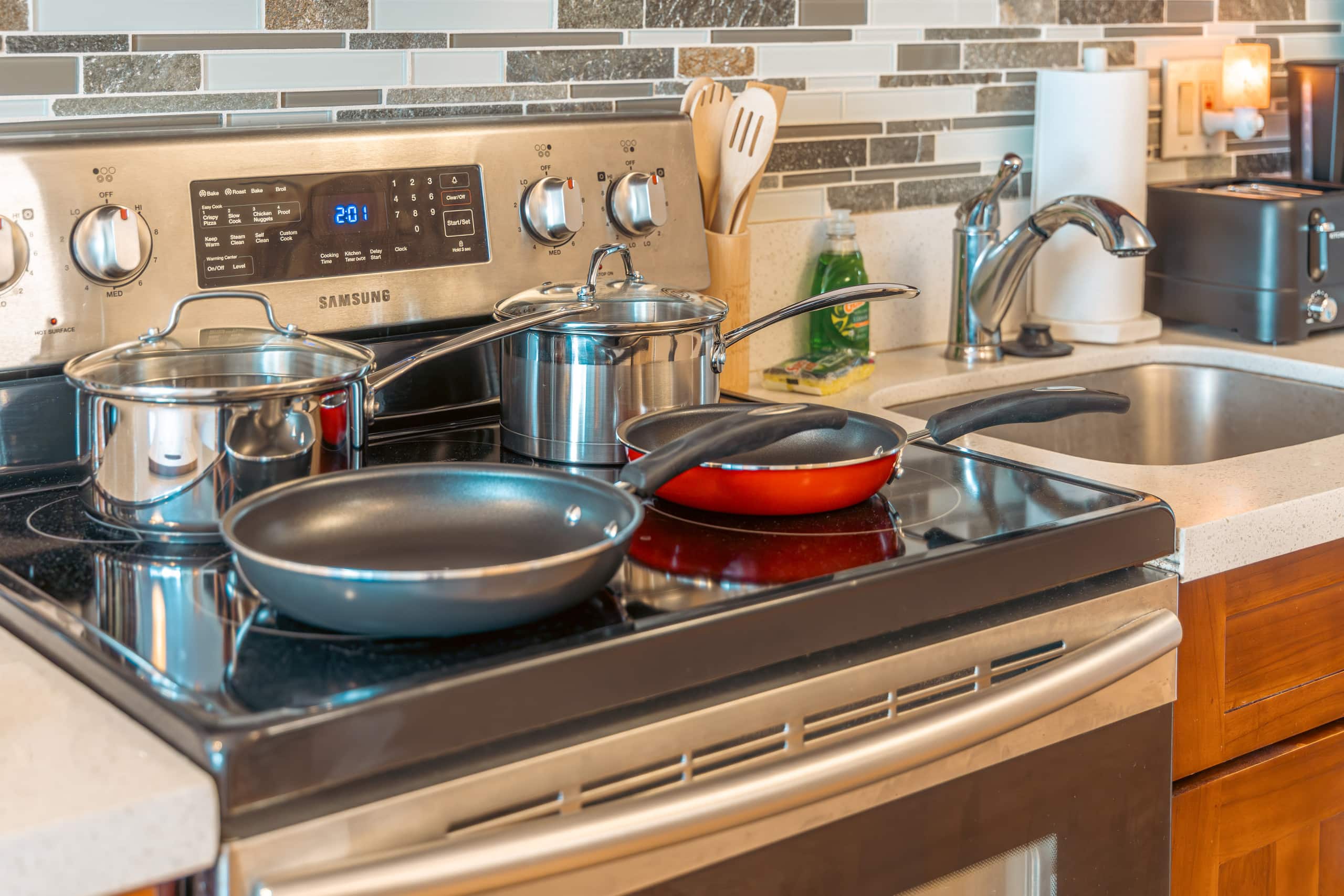 Condo in Honolulu · ★4.86 · 1 bedroom · 2 beds · 1 private bath - Image 33