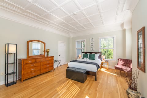 Brookdale Retreat · Walk to Parks/Cafés, Near NYC
