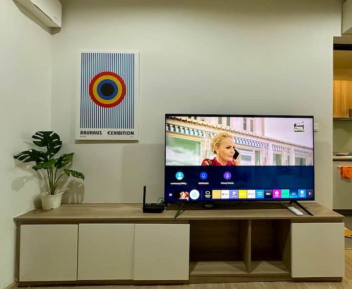 55 инчен паметен интернет нов телевизор 
