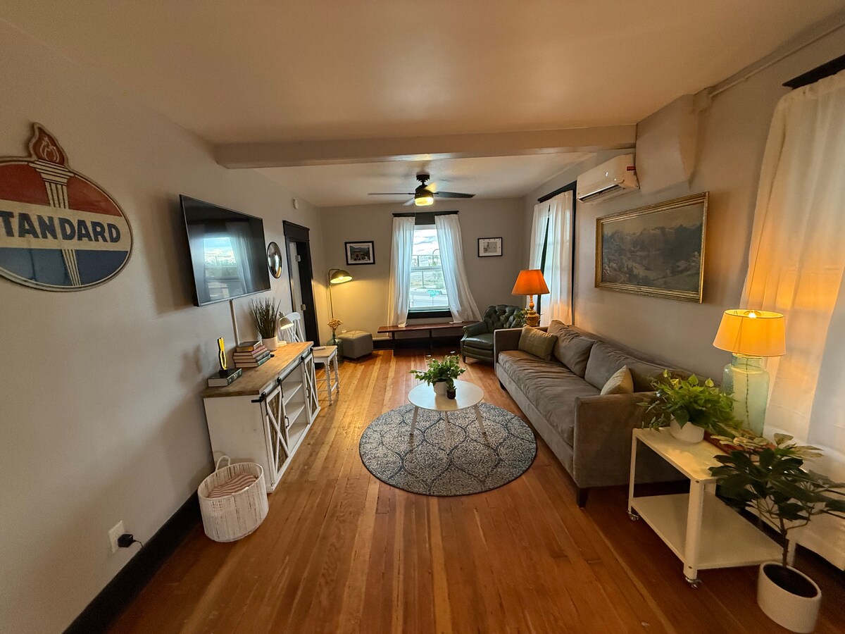 Successful Airbnb property: Modern Loft Above the Historic Pueblo Saloon in Pueblo