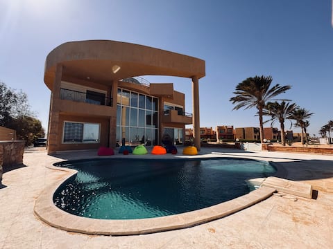 Yashmak Palace–Seafront with Private Pool-Families