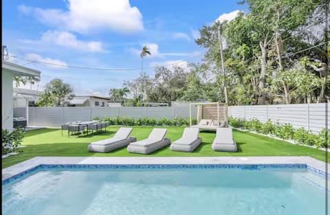 Top performing Airbnb: Gorgeous pool house in the heart of Miami! in Buena Vista West
