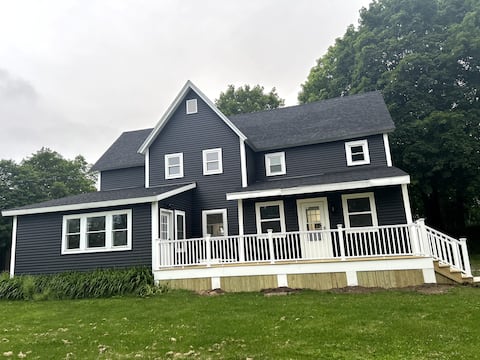 Cozy Meets Contemporary in the Heart of Hamilton
