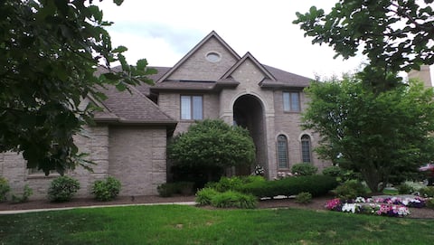 Great Location! Great Restaurants plenty of room!