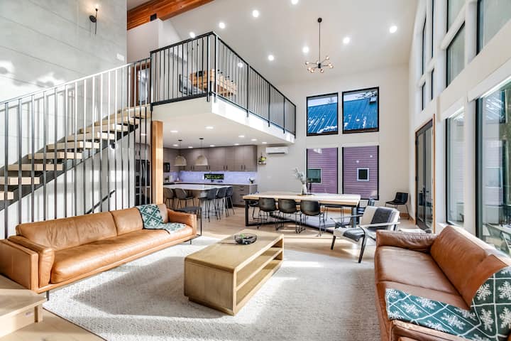 Luxe Hyak Retreat W/sauna, Hot Tub, Game Room, 6br - Snoqualmie Pass, WA
