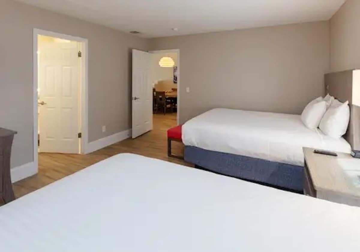 سريران بحجم كوين - ينام 4 أشخاص