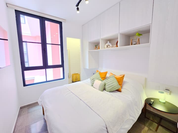 The master queen room will make your rest the best. Main pillows and decorative pillows for your comfort. Night lamps, blackout curtains, TV and closet for your belongings.