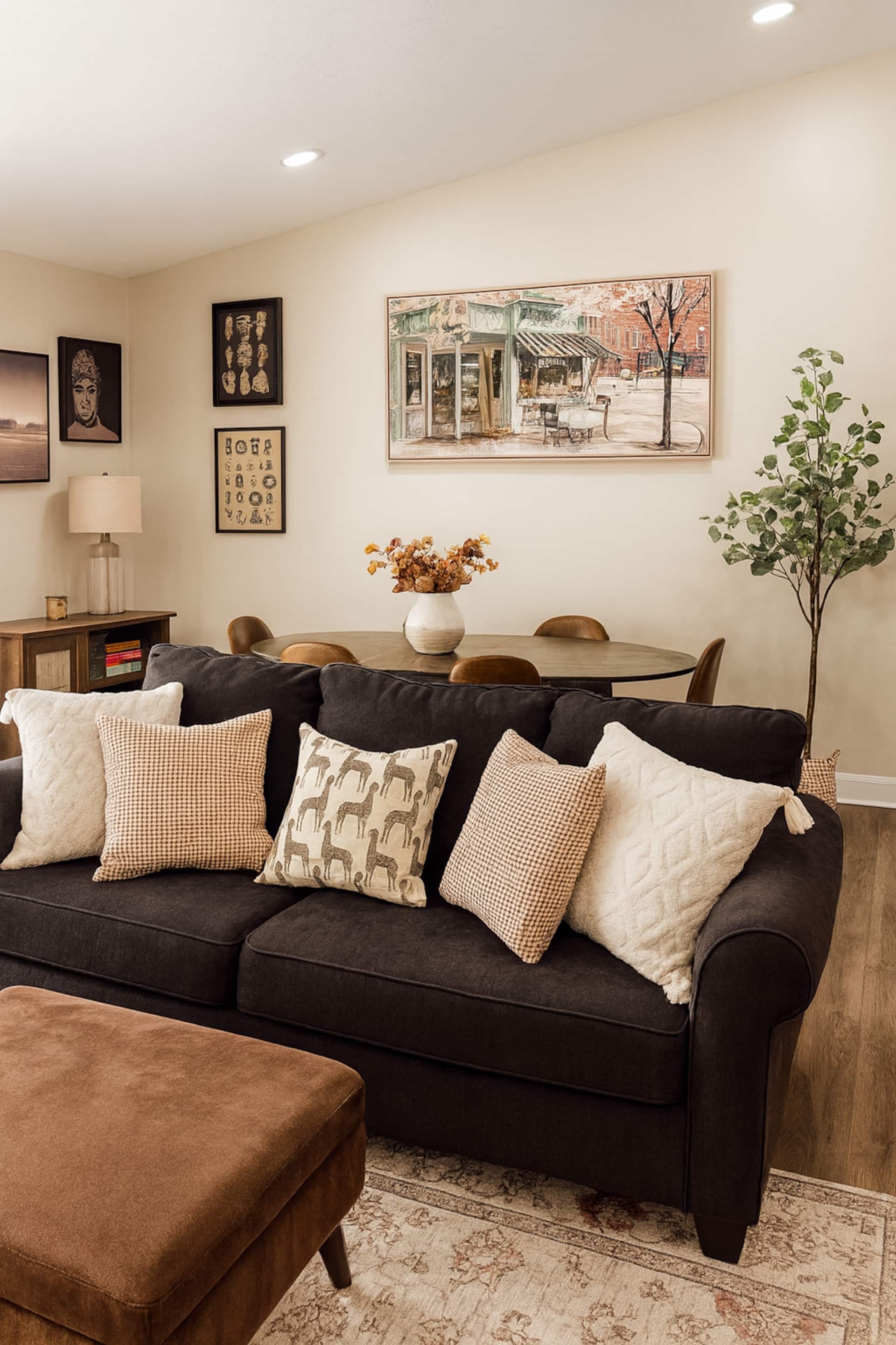 Quiet Stylish Stay with Office Space near Downtown