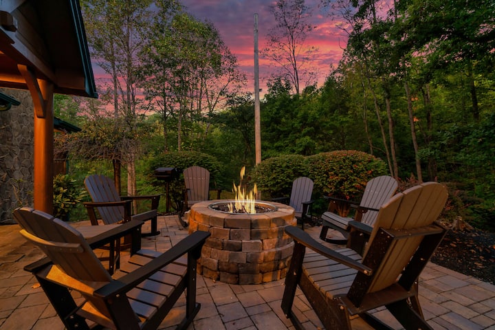 Falcon's Rest | 5 Min To Gatlinburg | Sleeps 18 - Gatlinburg, TN