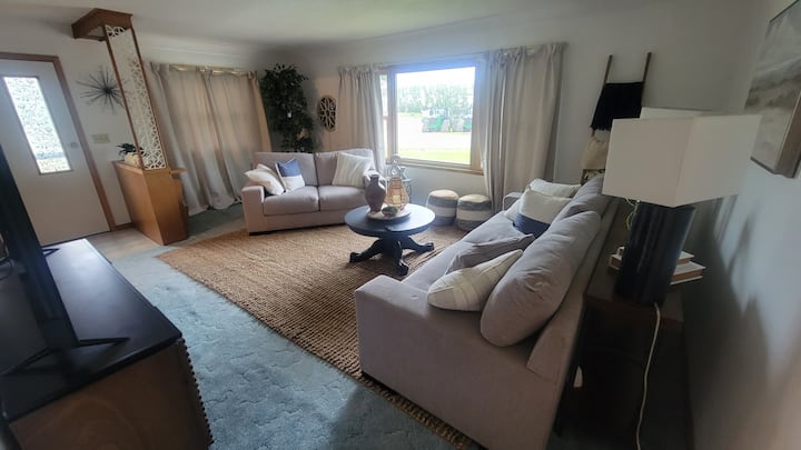 Comfortable 4br Retreat In Tracy - 2 Living Spaces - WATERFRONT BEACH, Slayton